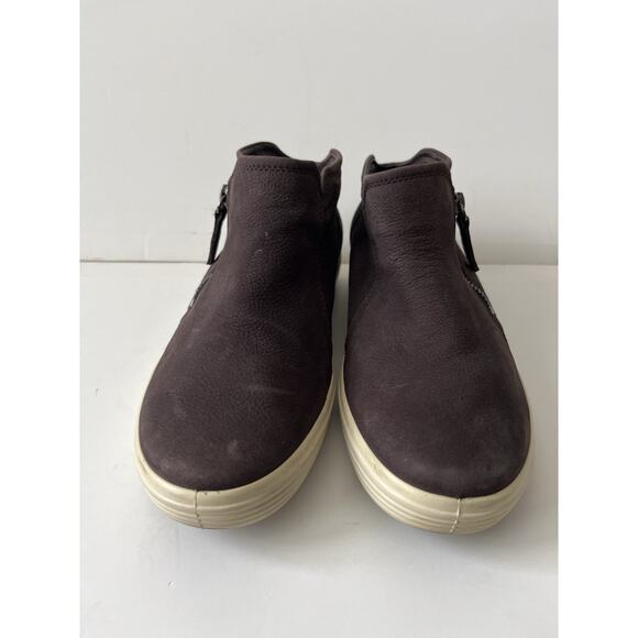 ECCO Low Bootie Sneaker Women 7 Dark Taupe Suede Leather Nubuck Soft Side Zip - Picture 2 of 6